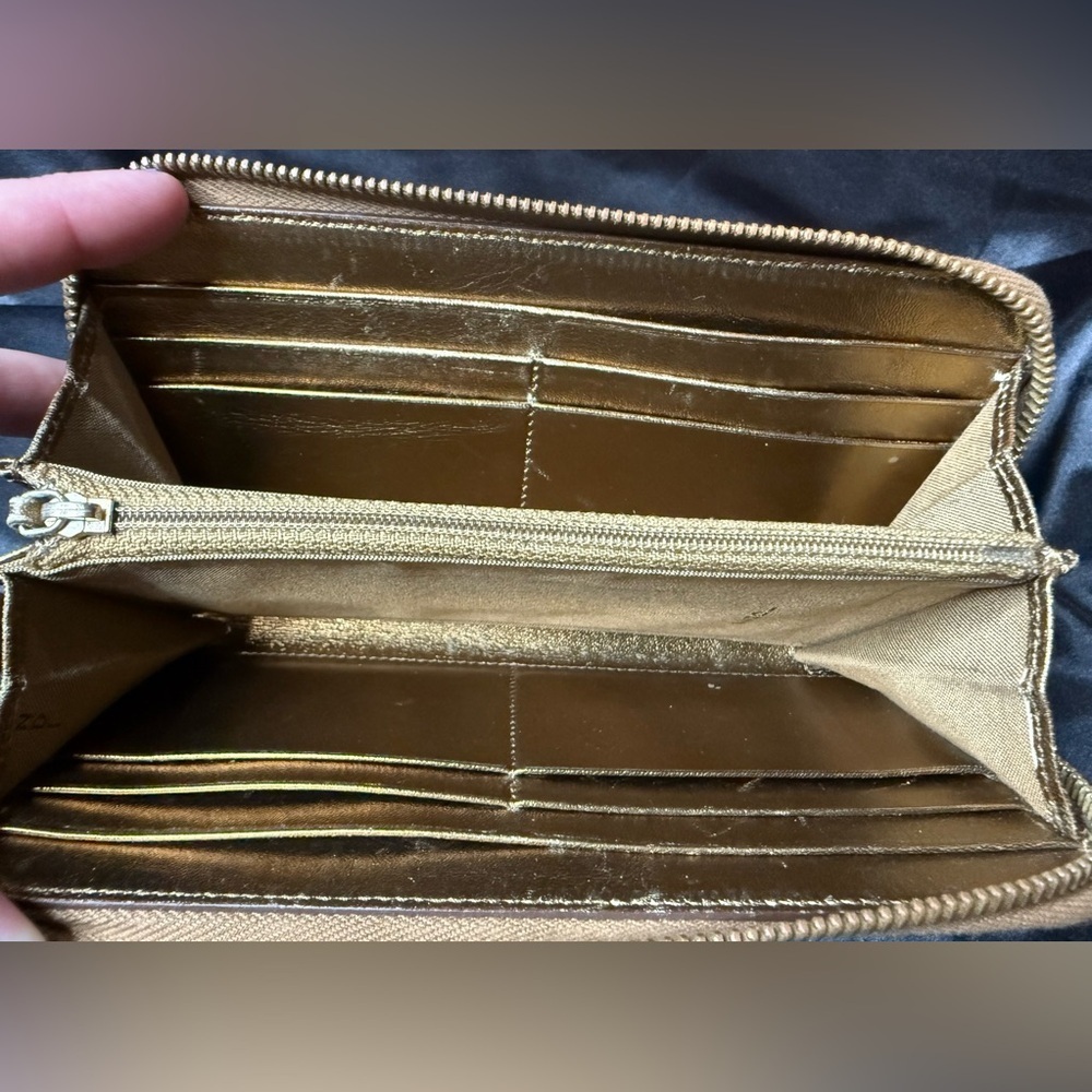Fendi metallic gold wallet - Picture 10 of 17